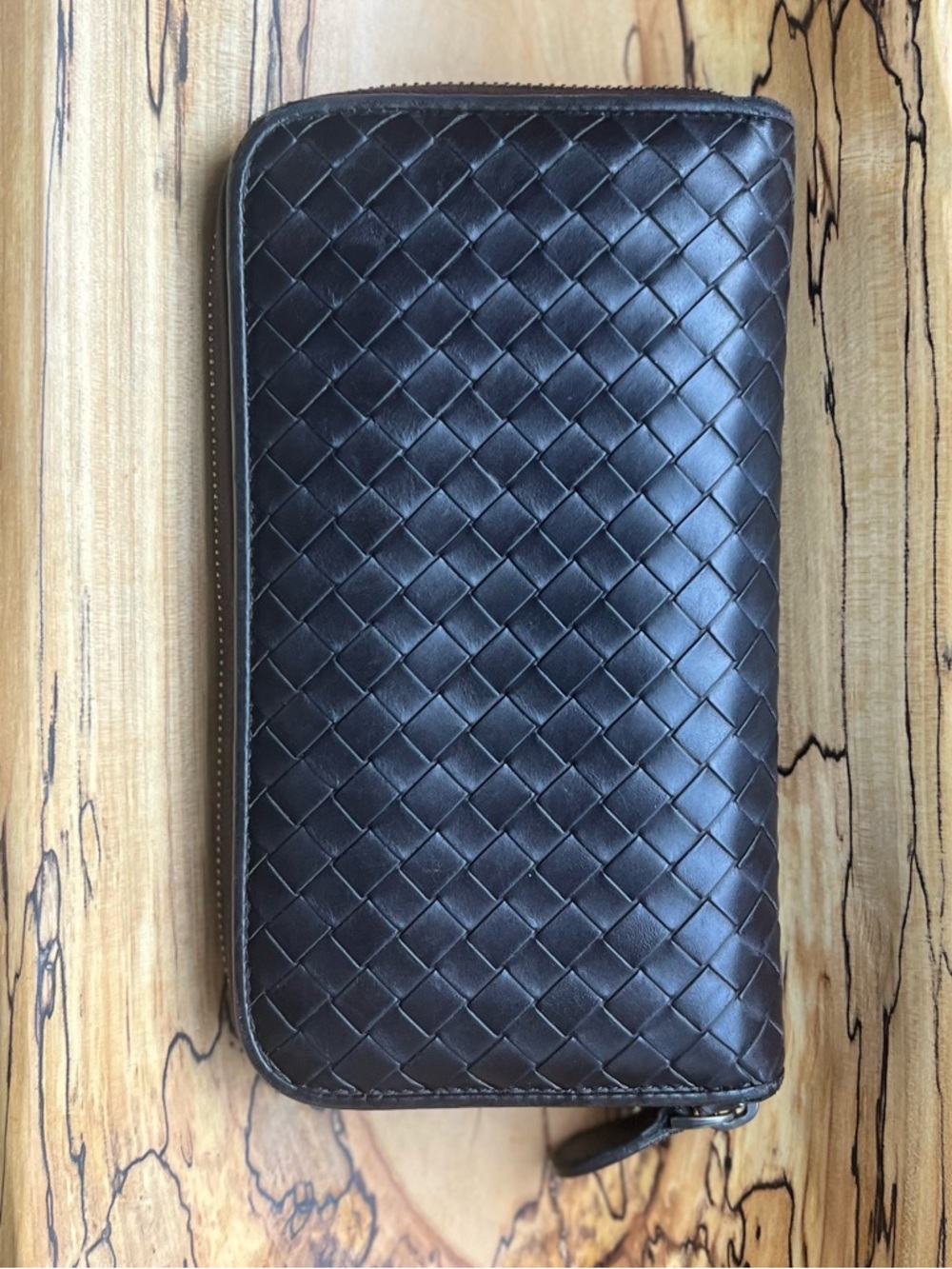 Bottega Veneta Intrecciato Dark Brown Lambskin Long Wallet - Distressed Corners - Picture 2 of 12